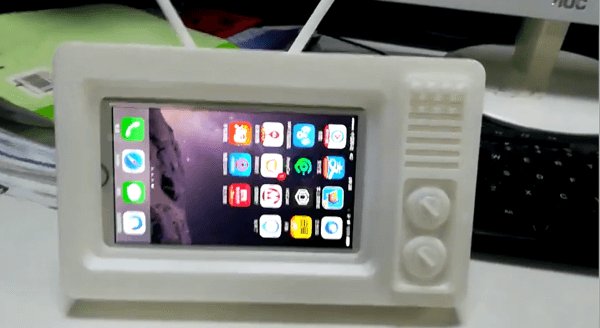 一技術(shù)宅的腦洞：3D打印復(fù)古電視機(jī)竟能‘吃掉’手機(jī)！